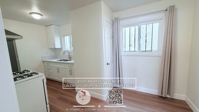 Building Photo - Remodeled 2 bedroom includes 1 parking spot