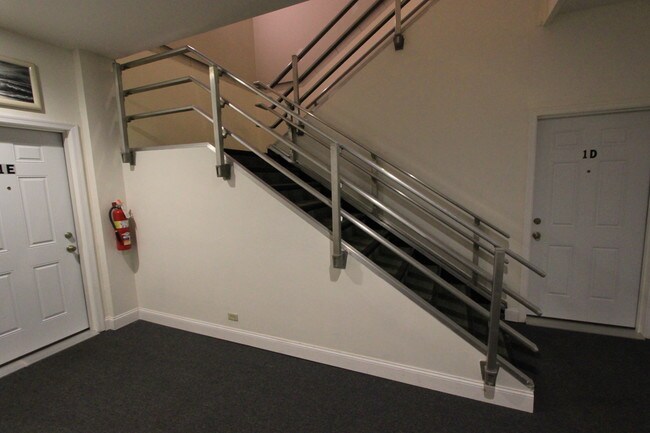 Building Photo - 32 W Market St