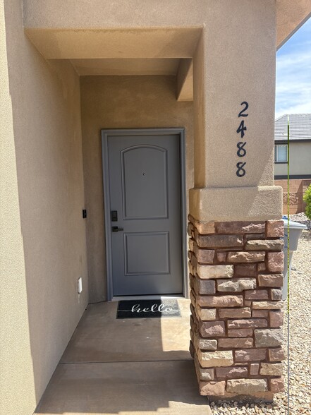Building Photo - 2488 Manzoni Rd