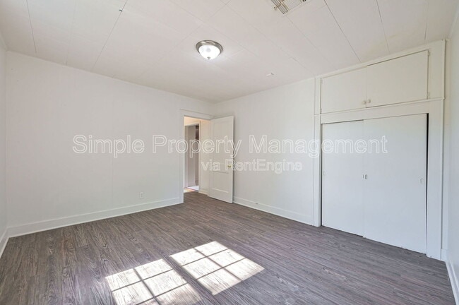 Building Photo - 713 SW 25th St