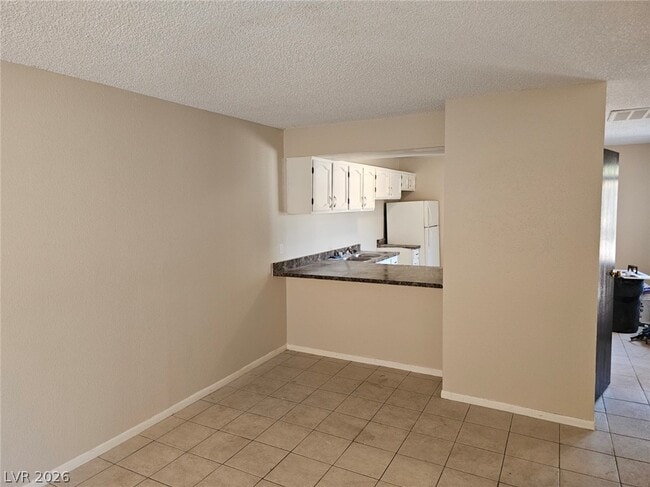 Building Photo - 5136 Golden Ln