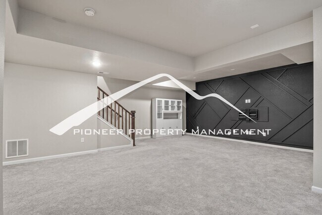 Building Photo - 4 bed, 3.5 bath home in Gold Hill Mesa with AC and 2 Car Garage
