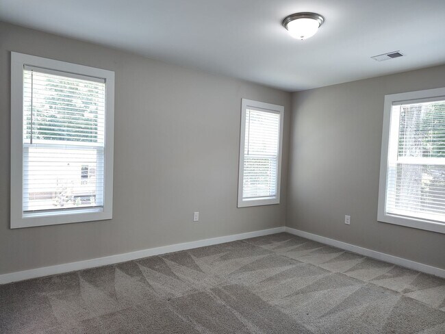 Building Photo - Move-in ready 4-bedroom, 2.5-bathroom home!