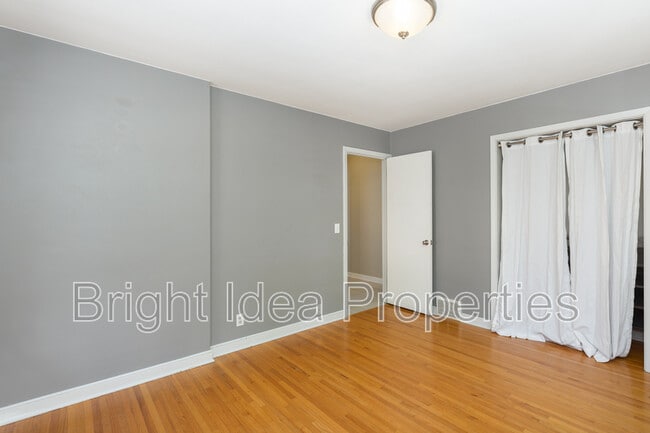 Building Photo - 4950 Sheridan Ave S