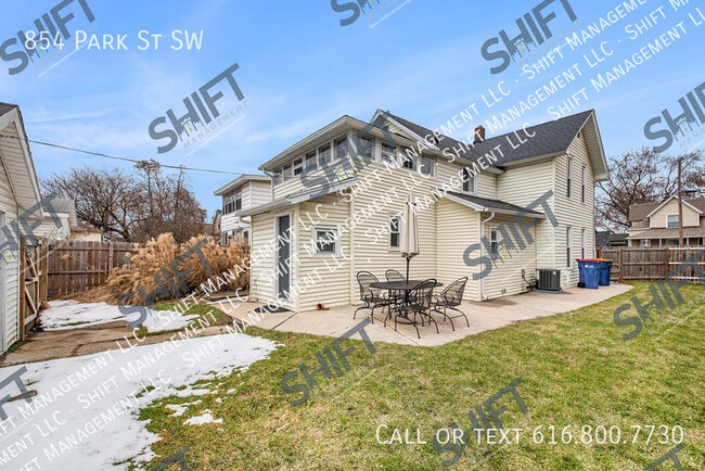 Building Photo - 854 Park St SW