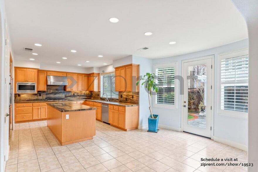 Building Photo - 1265 Royal Creek Ct