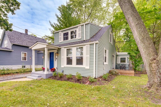 Primary Photo - 1518 Riverside Ave