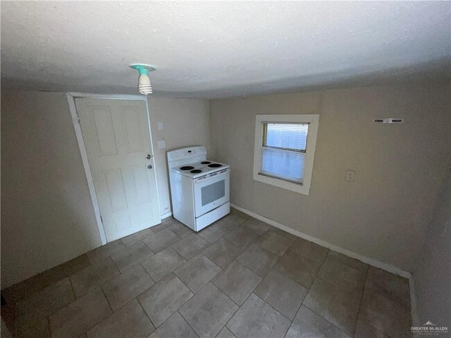 Building Photo - 14 E St