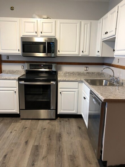 Kitchen - 318 Kenilworth Ave