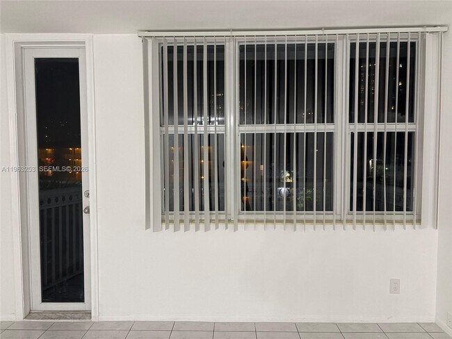 Building Photo - 1913 S Ocean Dr