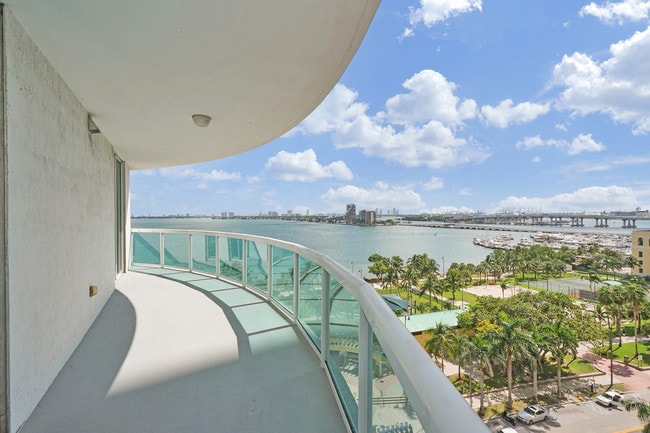 Building Photo - 1800 N Bayshore Dr