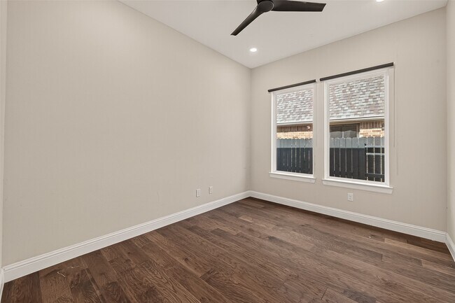 Building Photo - 616 Cape Capri Dr