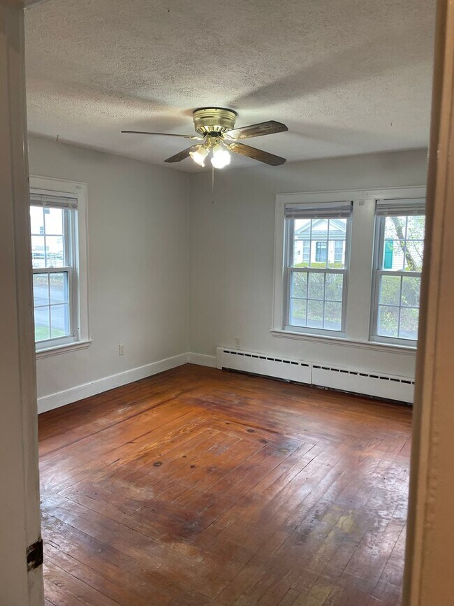 Building Photo - 12 Vine St