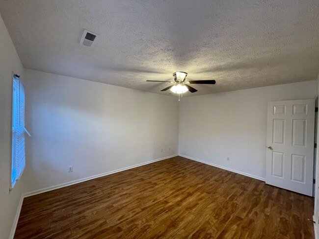 Building Photo - 3 bedroom, 2 bathroom home in Beau Rivage Plantation!