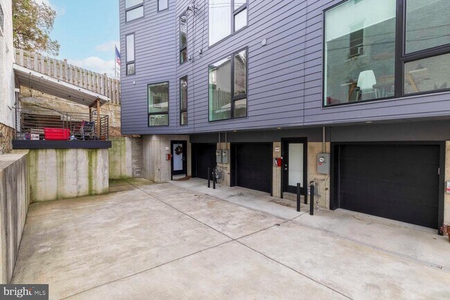 Building Photo - 237 Krams Ave