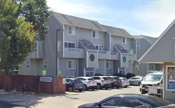 Building Photo - 140 North Beacon St