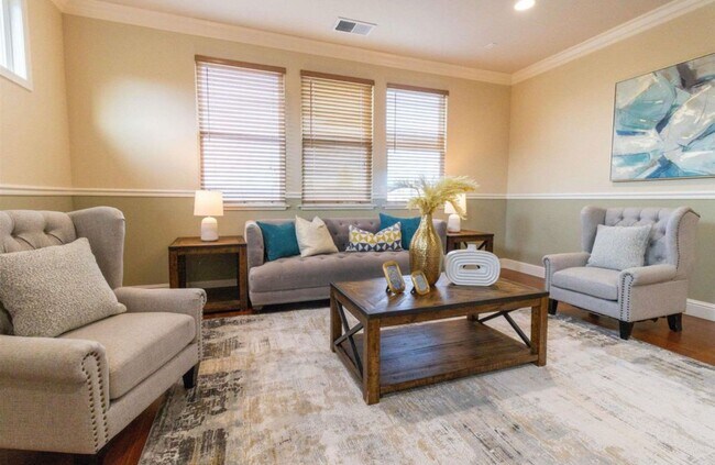Building Photo - Pleasanton Ridge 5 bed/5 bath, Solar, Amen...