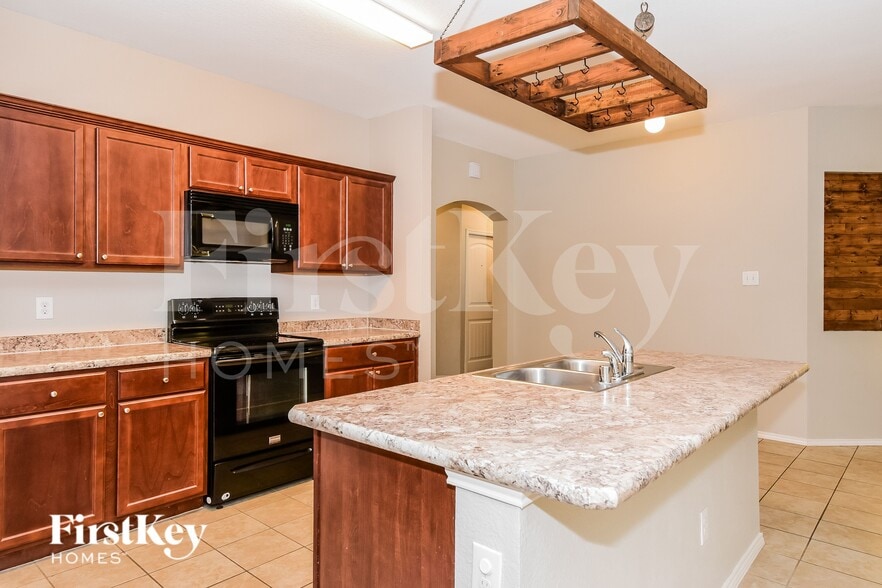 Building Photo - 513 Azalea Dr