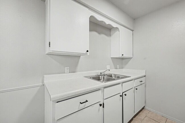 Building Photo - 1241-1247-1247 W Sunset Dr