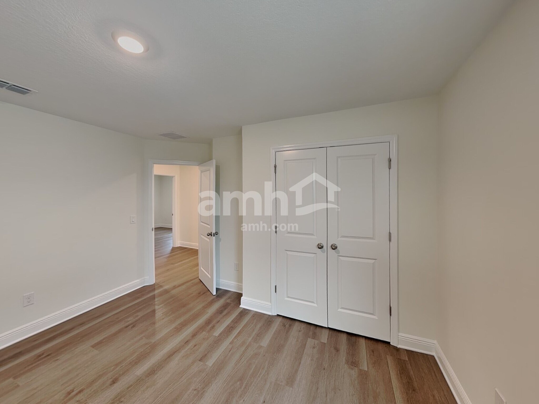 Building Photo - 5980 Pinewood Ests Dr