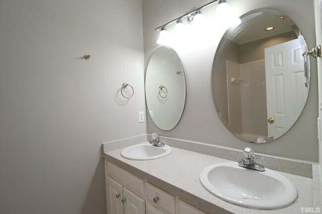 Building Photo - 100 Pebble Ridge Farms Ct