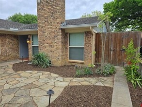 Building Photo - 2822 Oak Forest Dr