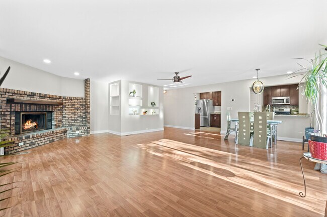 Building Photo - 3952 Oak Ave