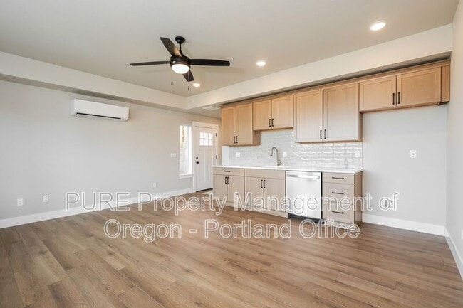 Building Photo - 2659 NE Justus Ave