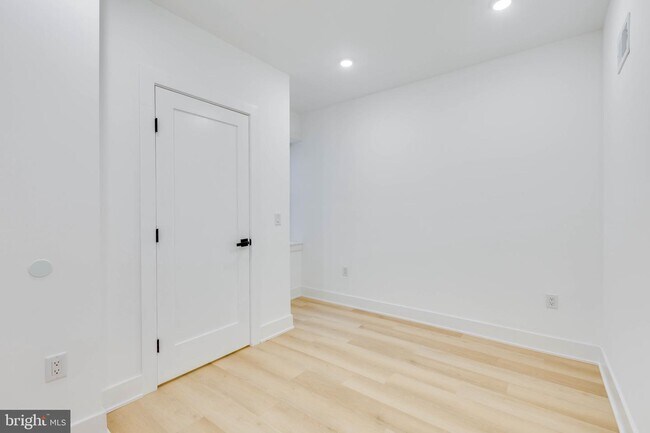 Building Photo - 6027 Delancey St