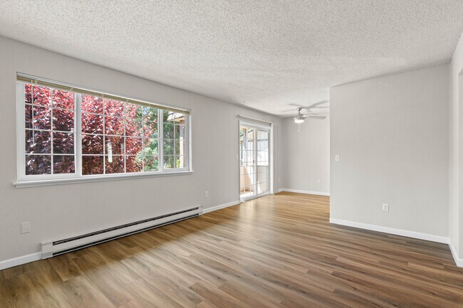 2 Bed 1 Bath - 700 Sq Ft - University Crossing Apartments