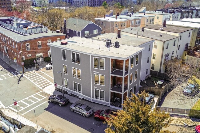 Building Photo - 17 Chestnut Ave