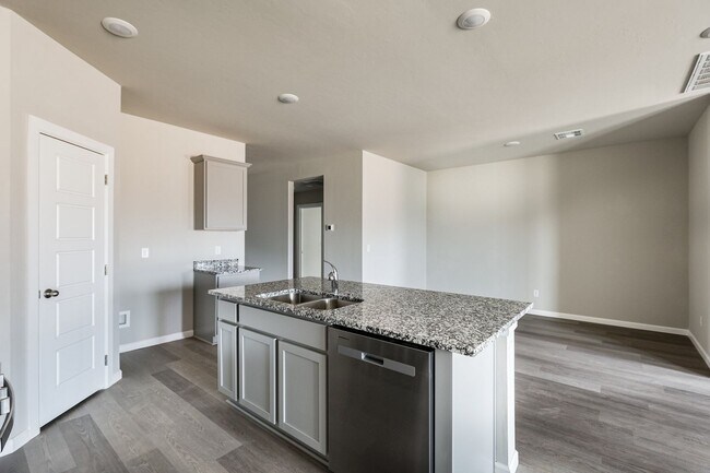 Building Photo - Brand New 4 Bed For Lease in Sara Park