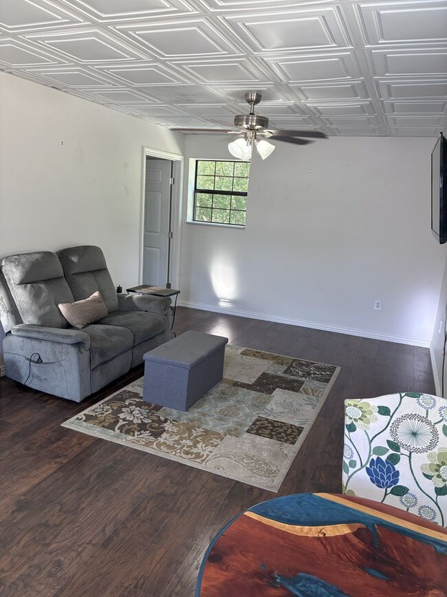 Building Photo - Country Living- Studio Unit- 1 Bed, 1 Bath...