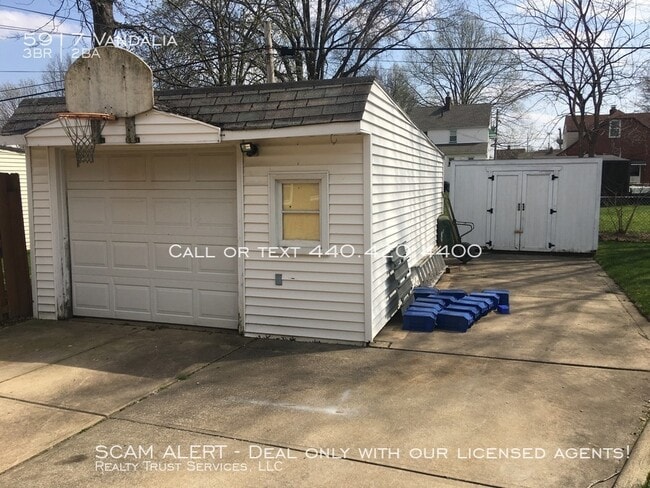 Building Photo - 5917 Vandalia Ave