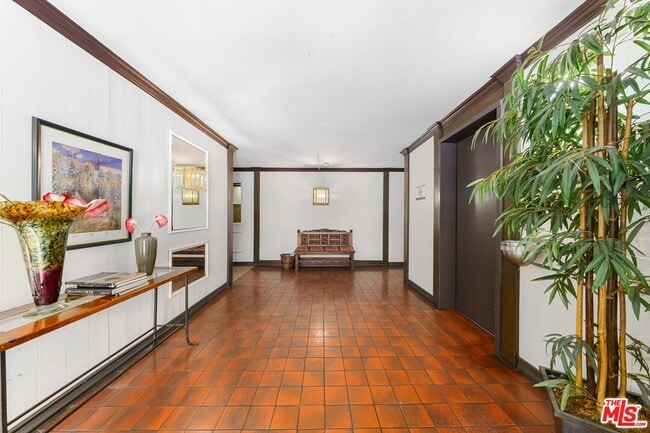 Building Photo - 406 N Oakhurst Dr