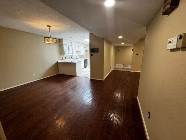 Building Photo - Country Place Estates Town Home
