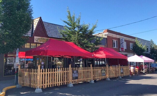 Building Photo - Super Charming FULLY FURNISHED 1 Bedroom M...