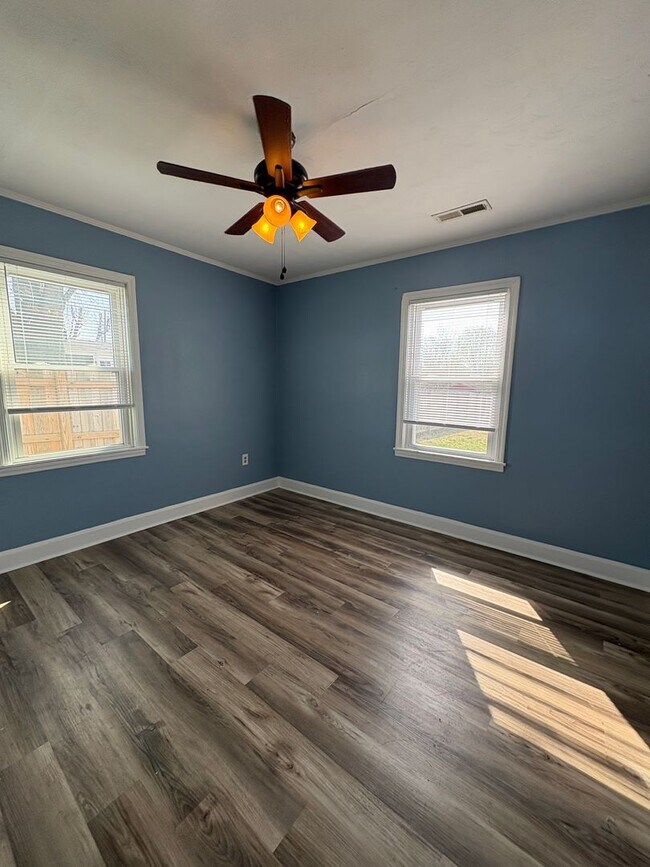 Building Photo - 1303 Collett Ln