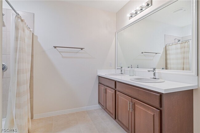 Building Photo - 1009 Jacaranda Pkwy E