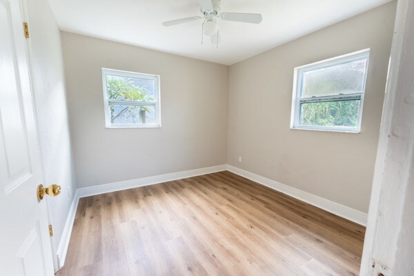 Building Photo - 1711 26th Ave N