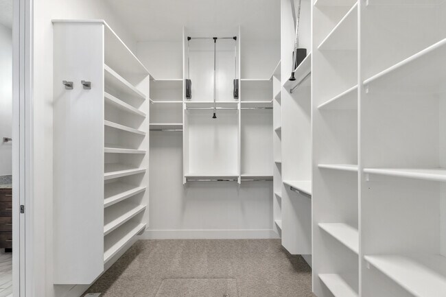 Building Photo - 9042 S La Pampa Way