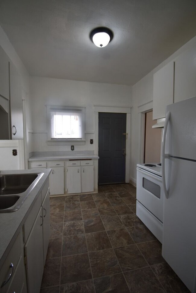Building Photo - Cozy 2-Bedroom Home Near West Albany High School!