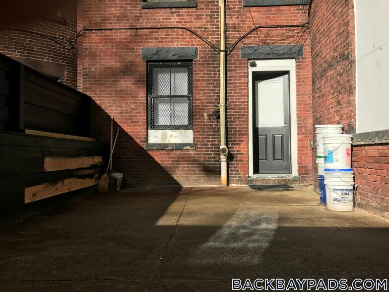 Building Photo - 499 Beacon St