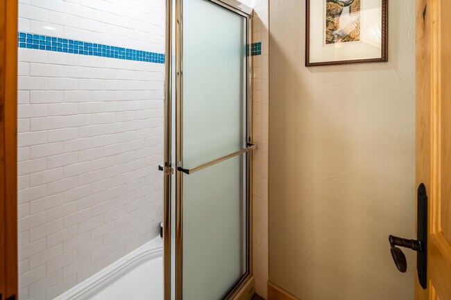 Building Photo - 66 Mountain Loop Rd