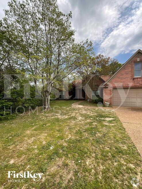 Building Photo - 844 Tropicana Dr E