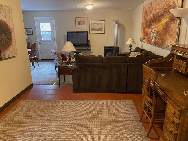 Building Photo - 158 S Hartson St