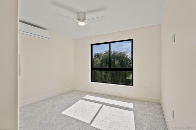 Building Photo - 2124 San Clemente St