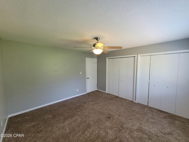 Building Photo - 1202 Drake Ave