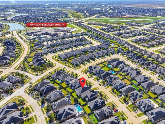 Building Photo - 3439 Cres Vista Dr