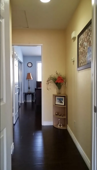 Hallway between bathrooms - 8459 E Teton Ct